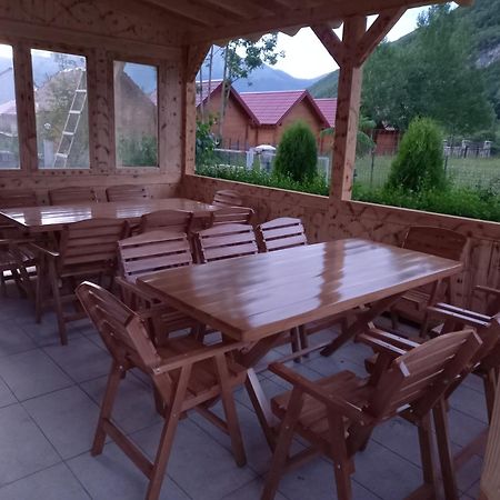 Breti'S Guesthouse Vuthaj Eksteriør billede