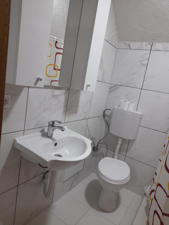 Breti'S Guesthouse Vuthaj Eksteriør billede